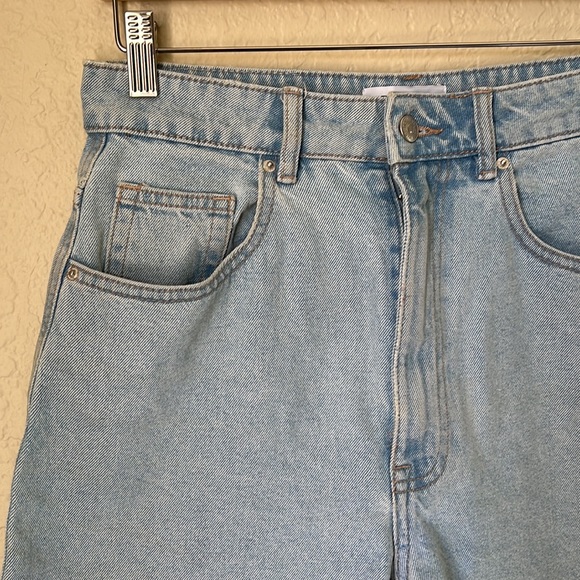 Zara light wash high rise mom shorts - Picture 5 of 8